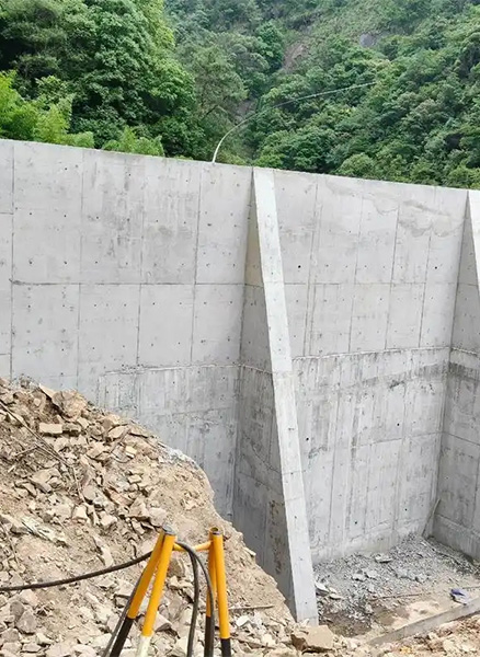 周口鹿邑县重力式挡土墙